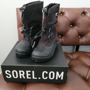 Brand new kid's sorel winter boots size youth 1
